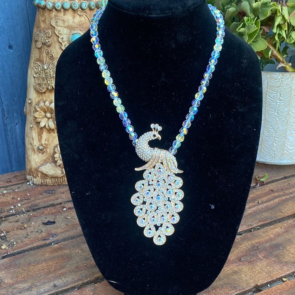 NWT Eye Candy Los Angeles Gold tone + AB crystals Necklace